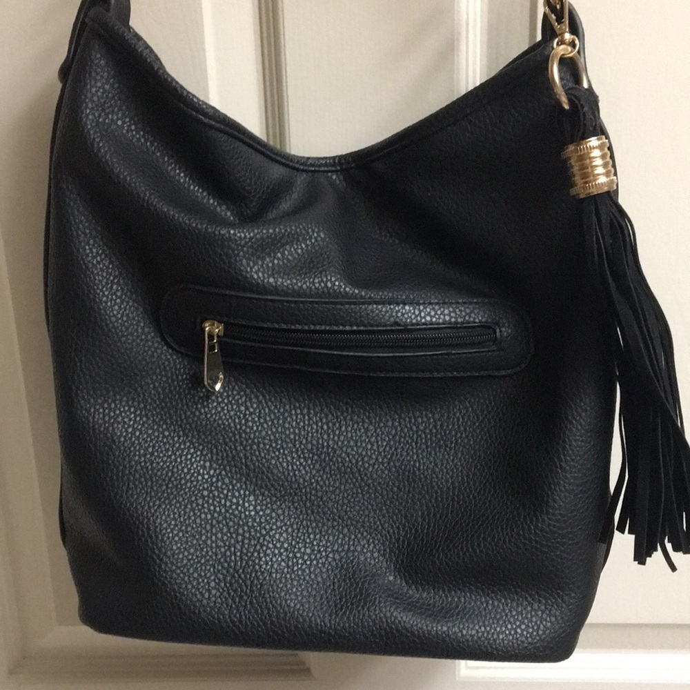 NWOT Pebbled Vegan Shoulder Bag with Large Tassel - Picture 2 of 12